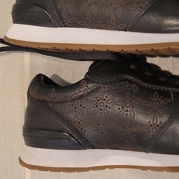 Tory Burch black sneakers size 5.5. GUC. - Picture 5 of 7